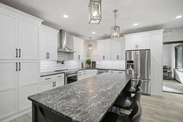 $505,000 | 3007 15th Avenue Southwest, Austin, MN 55912