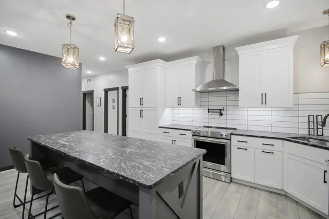 $505,000 | 3007 15th Avenue Southwest, Austin, MN 55912