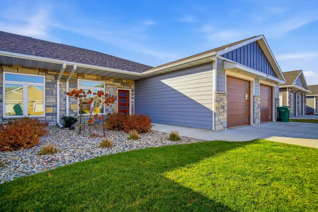 $505,000 | 3007 15th Avenue Southwest, Austin, MN 55912