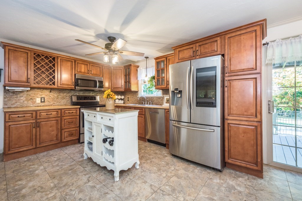 36 Stone School Road Sutton, MA 01590 - Photo 8 of 42