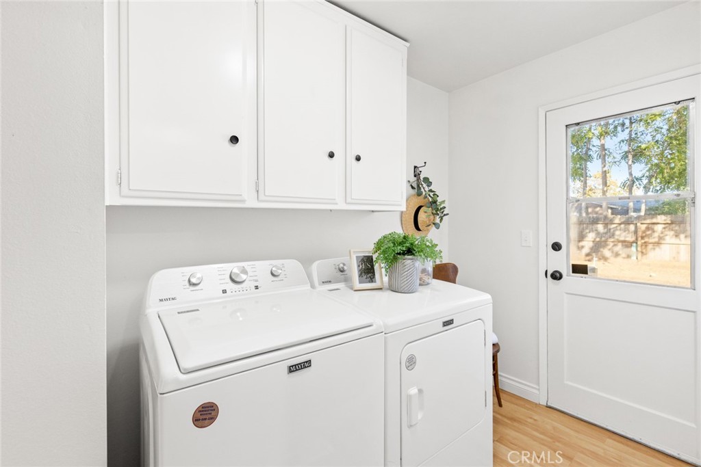 8 Cottage Circle Chico, CA 95926 - Photo 25 of 46 a utility room with dryer and washer