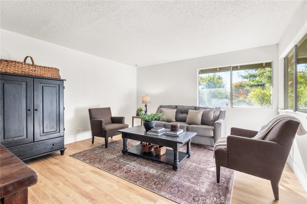 8 Cottage Circle Chico, CA 95926 - Photo 4 of 46 a living room with furniture and a window