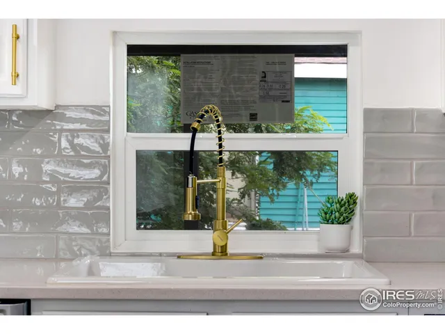 a black and white photo of a living room