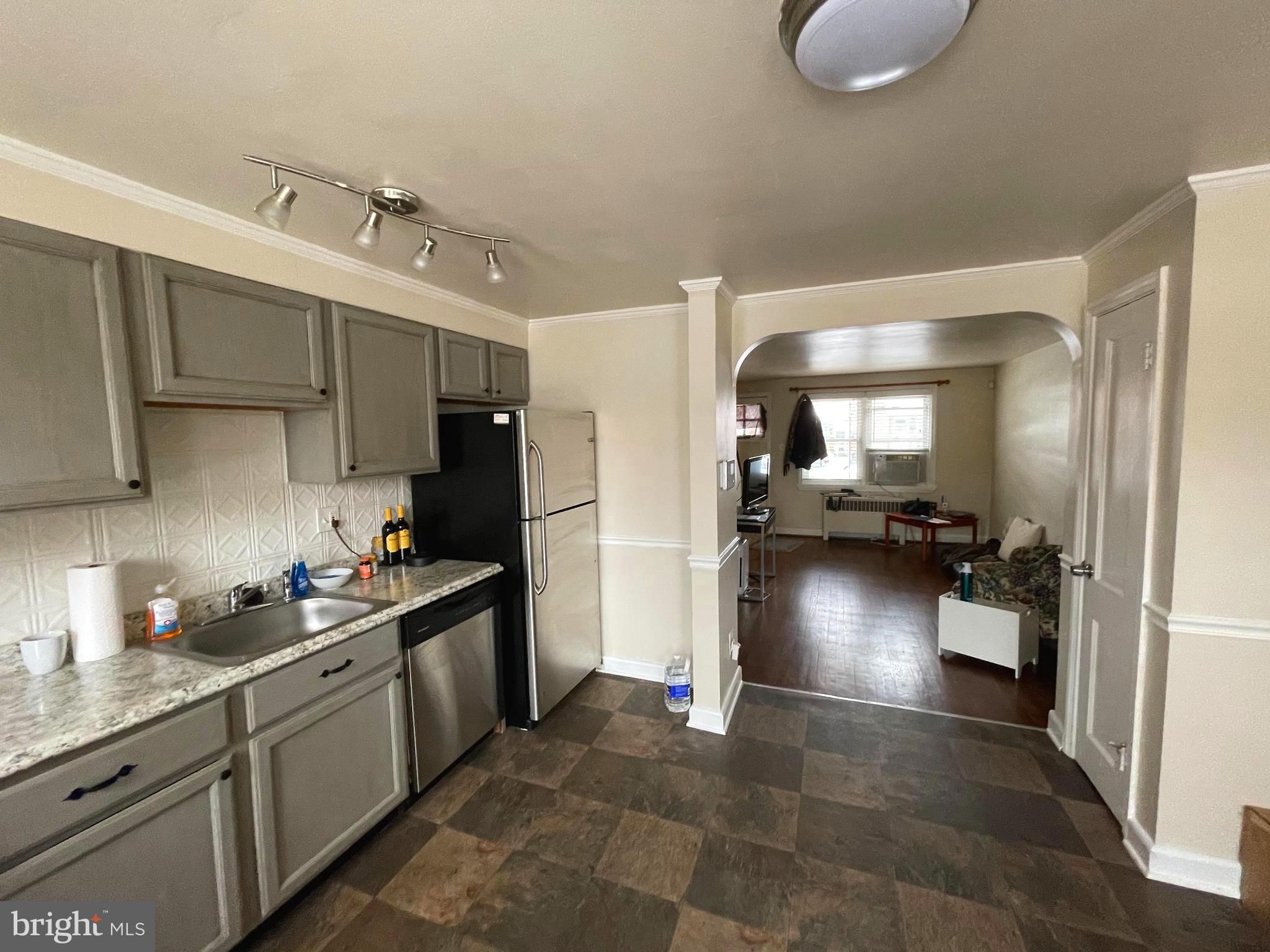 1227 Haverhill Road Baltimore, MD 21229 - Photo 4 of 17 Gallery Image 4