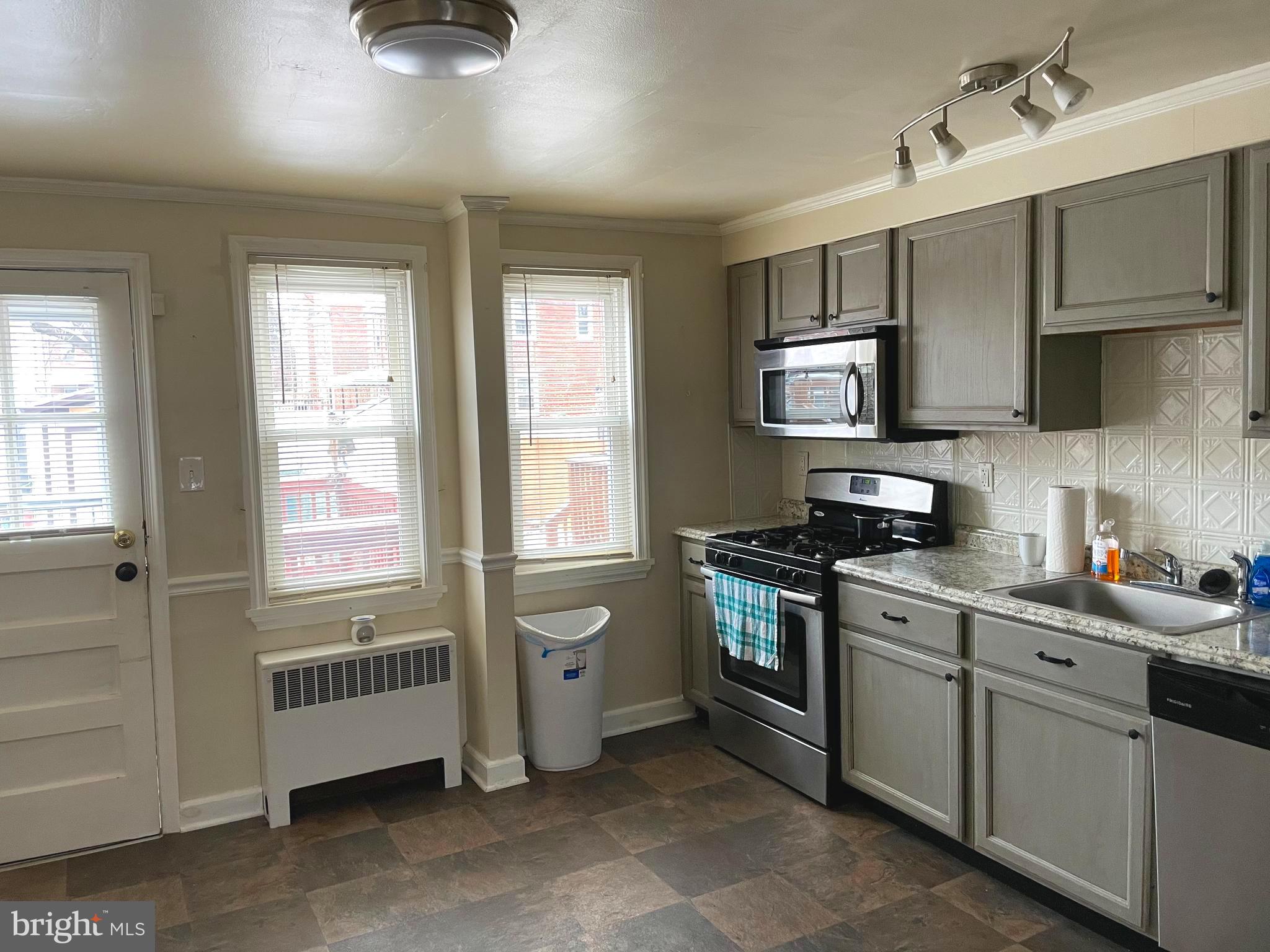 1227 Haverhill Road Baltimore, MD 21229 - Photo 5 of 17 Gallery Image 5