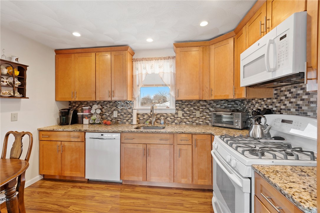 78 Old Mill Boulevard Warwick, RI 02889 - Photo 11 of 50