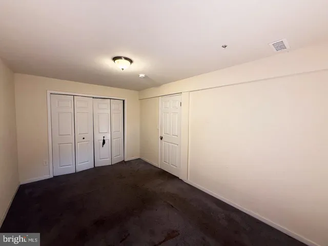 a view of a house with backyard and garden