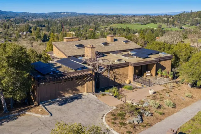 $5,200,000 | 2 Horseshoe Bend, Portola Valley, CA 94028