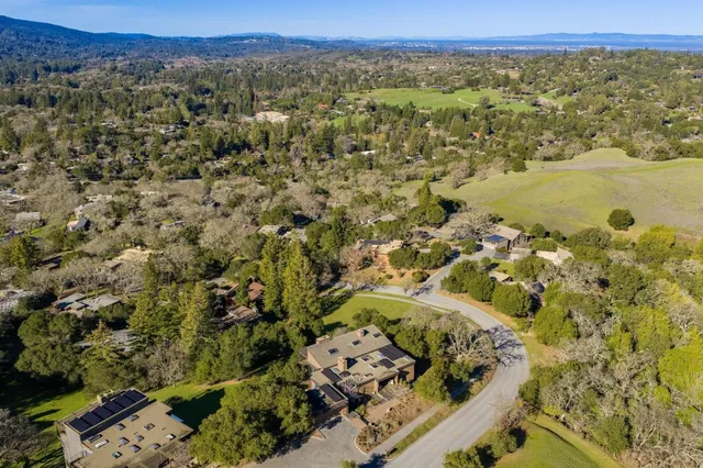 $5,200,000 | 2 Horseshoe Bend, Portola Valley, CA 94028
