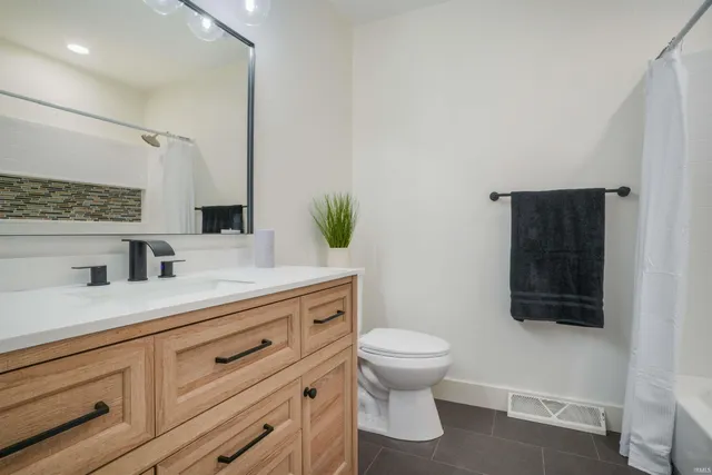 $229,000 | 721 Smith Road, Mount Vernon, IN 47620