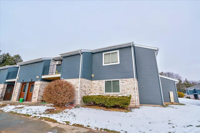 $209,500 | 1403 Whispering Pines Way, Fitchburg, WI 53713