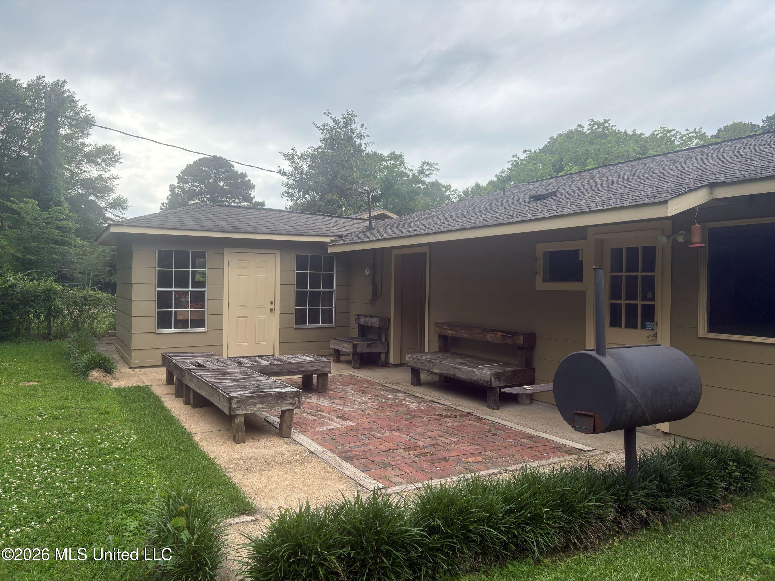 265 Sun Drive Jackson, MS 39211 - Photo 2 of 18 IMG_4173