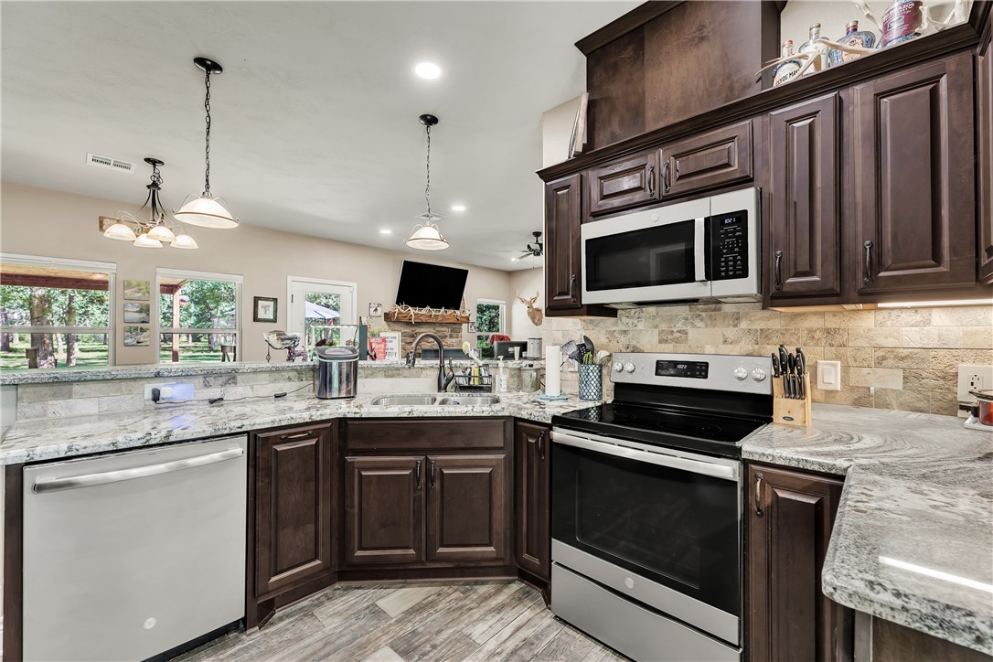 9847 Weedon Loop Bryan, TX 77808 - Photo 12 of 40 Gallery Image 12