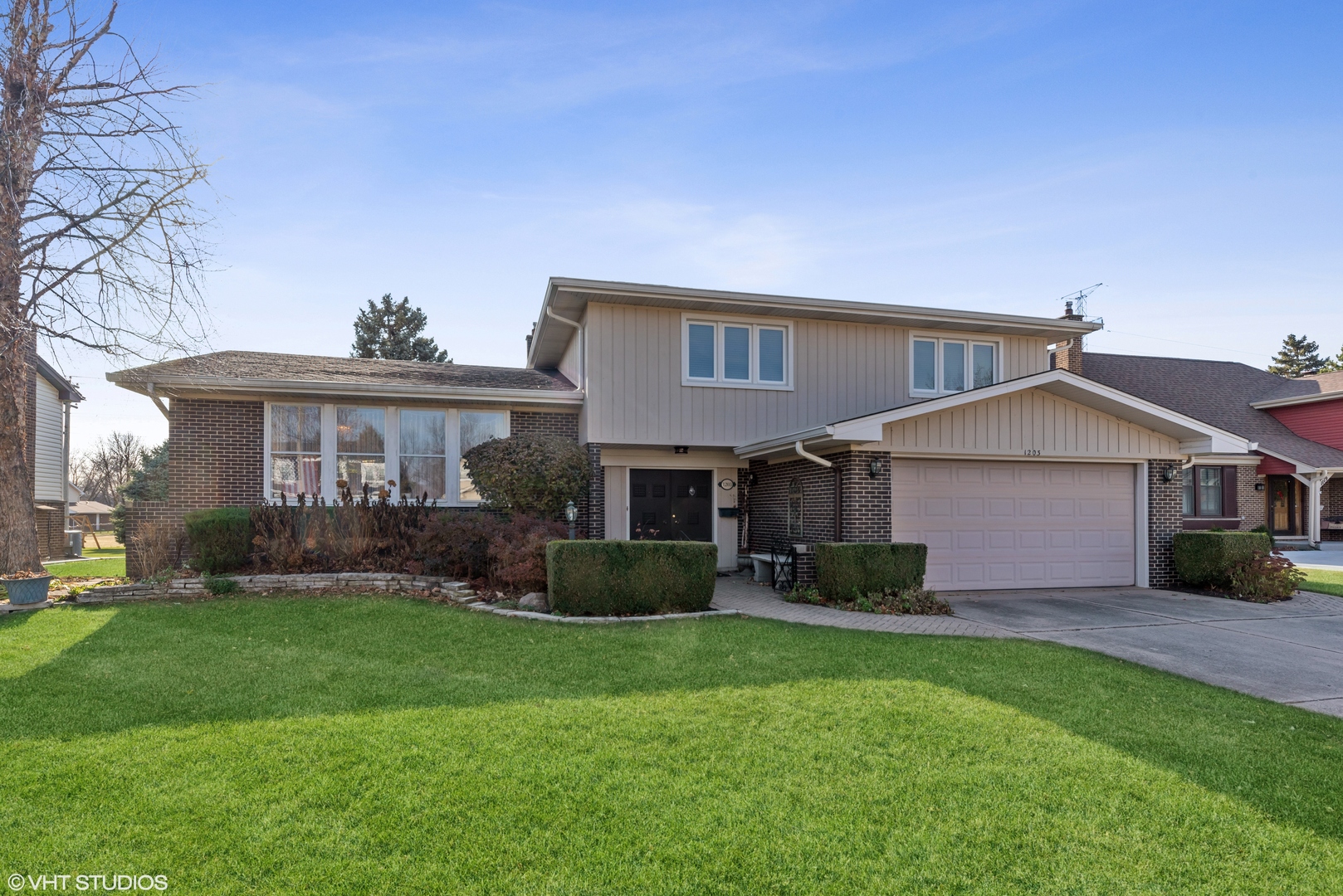 1203 Crabtree Drive, Arlington Heights, IL 60004 Compass