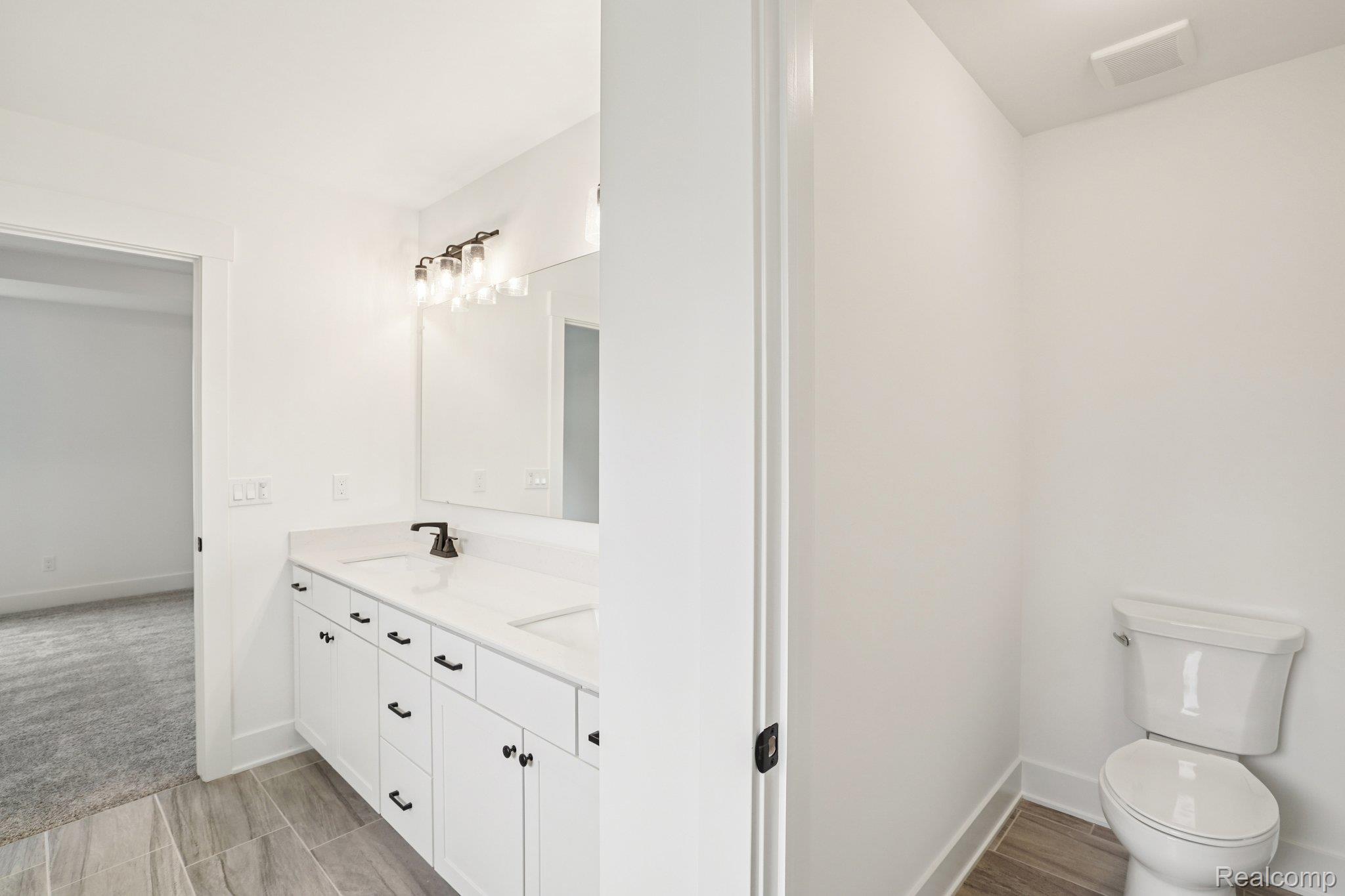 22615 Novi Road Novi, MI 48375 - Photo 37 of 45 Primary Bathroom