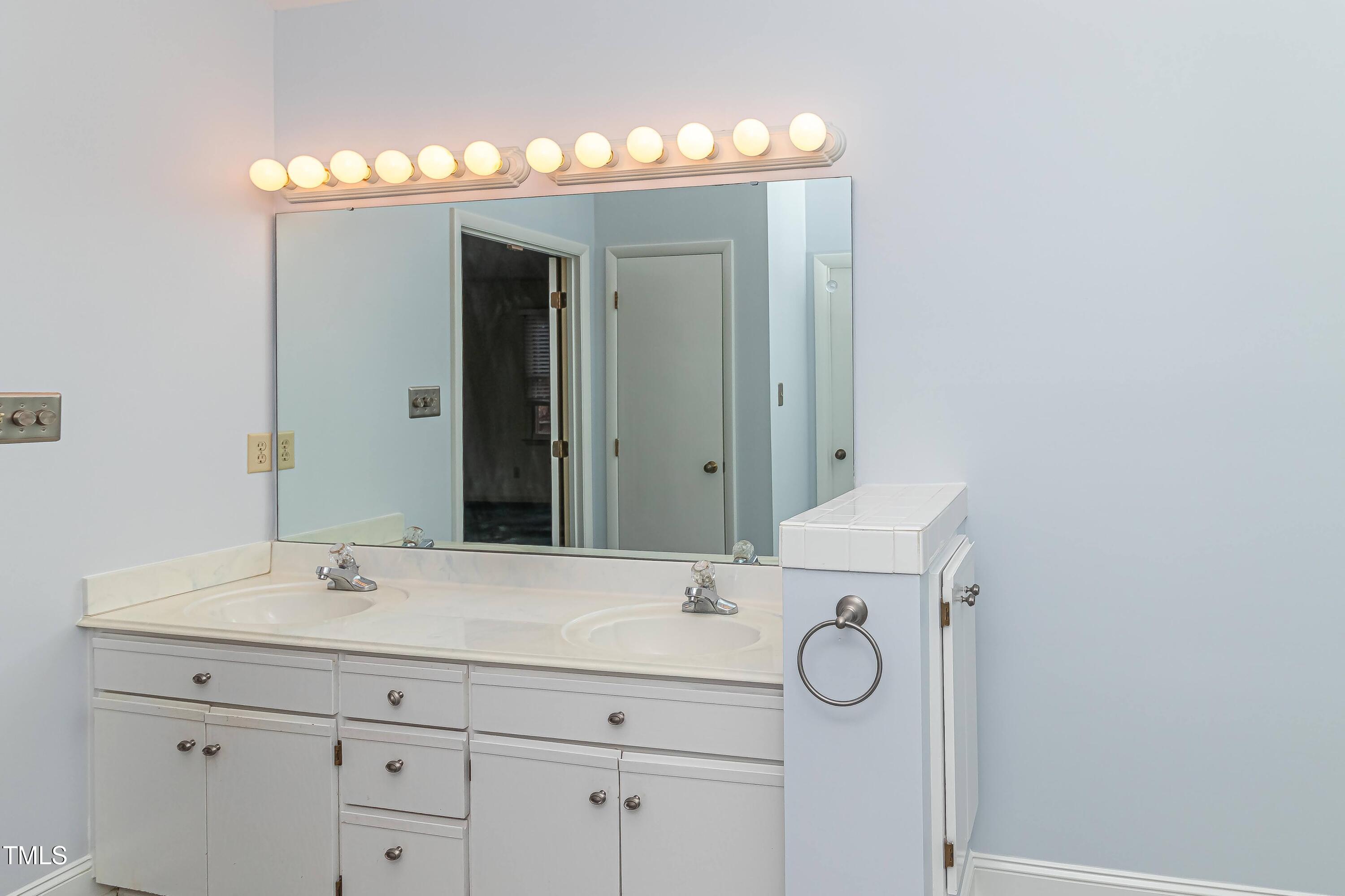 704 Bermouth Square Raleigh, NC 27615 - Photo 25 of 36 IMG_8200