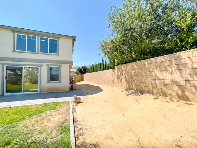a view of a yard with an tree and a fence
