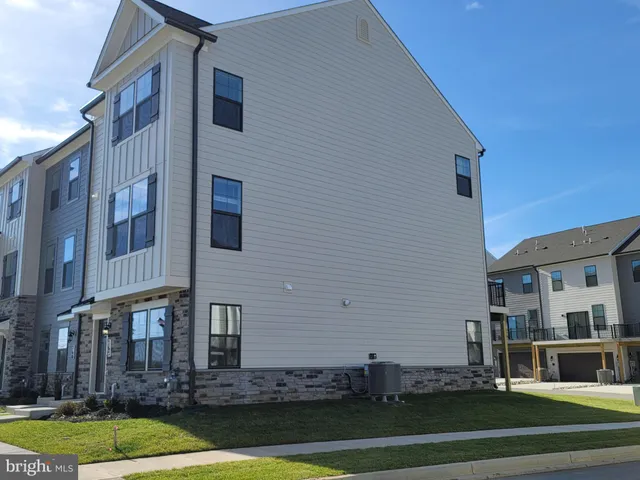 $2,950 | 762 Union Street, Frederick, MD 21701