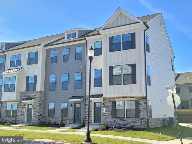 $2,950 | 762 Union Street, Frederick, MD 21701