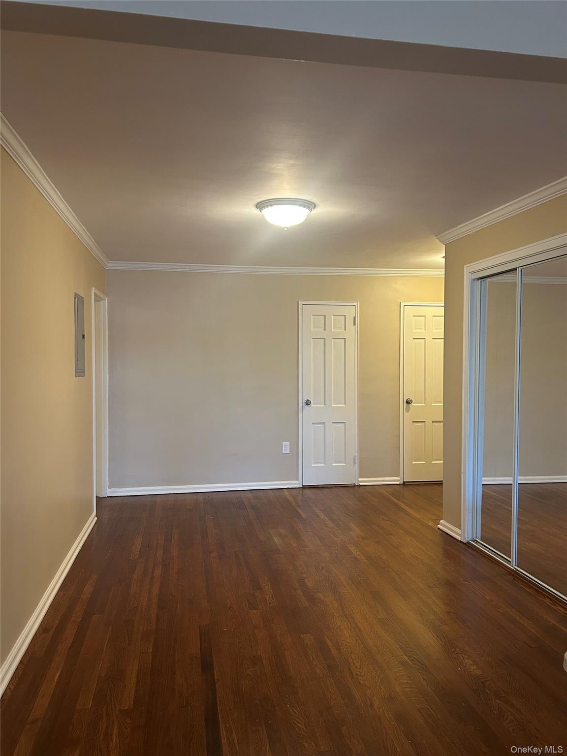 19 Old Mamaroneck Road, Unit 2J White Plains, NY 10605 - Photo 5 of 14 an empty room with wooden floor and windows