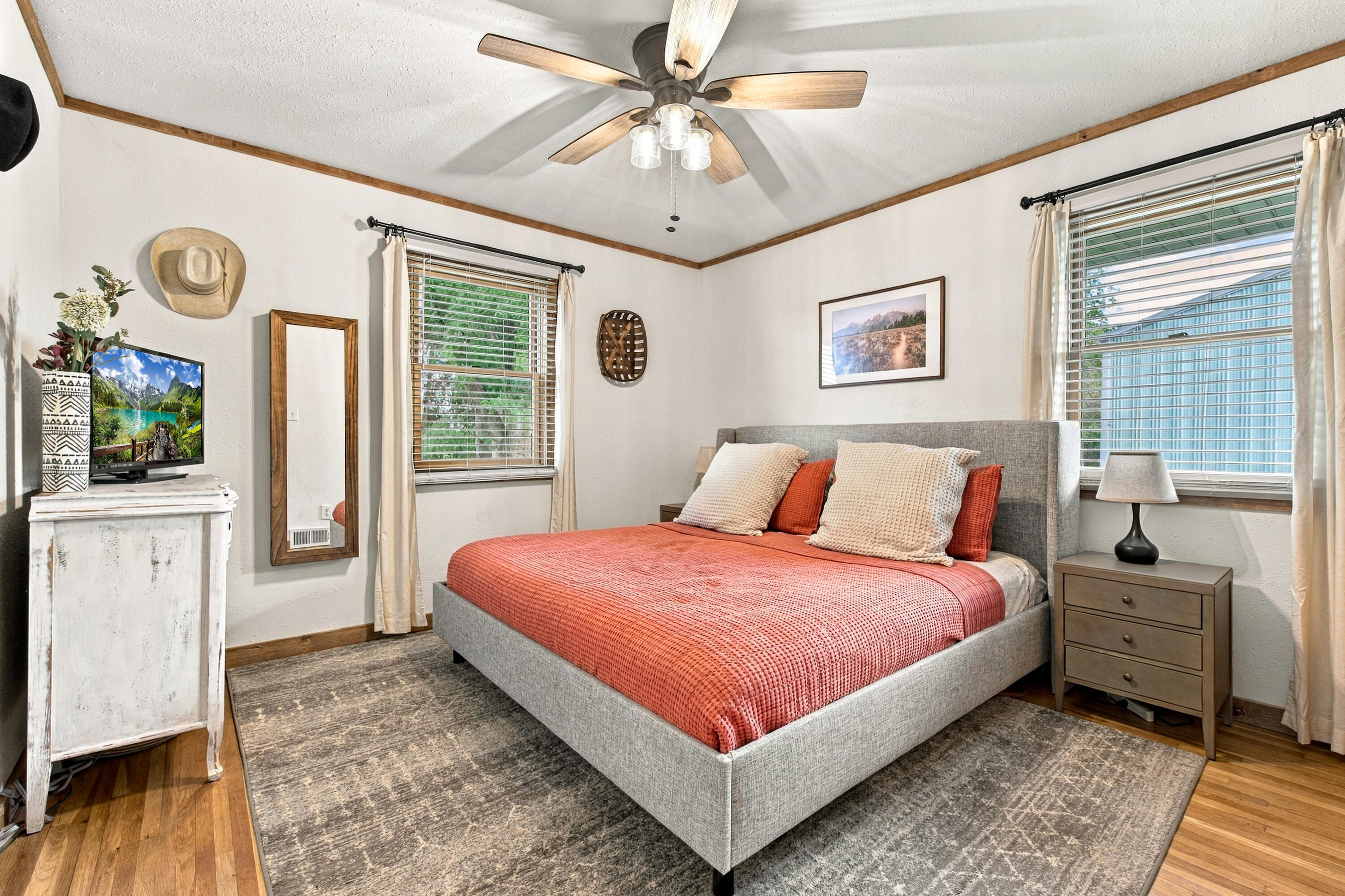 N8092 Marsh Road Troy, WI 53120 - Photo 21 of 43 Bright main-level bedroom