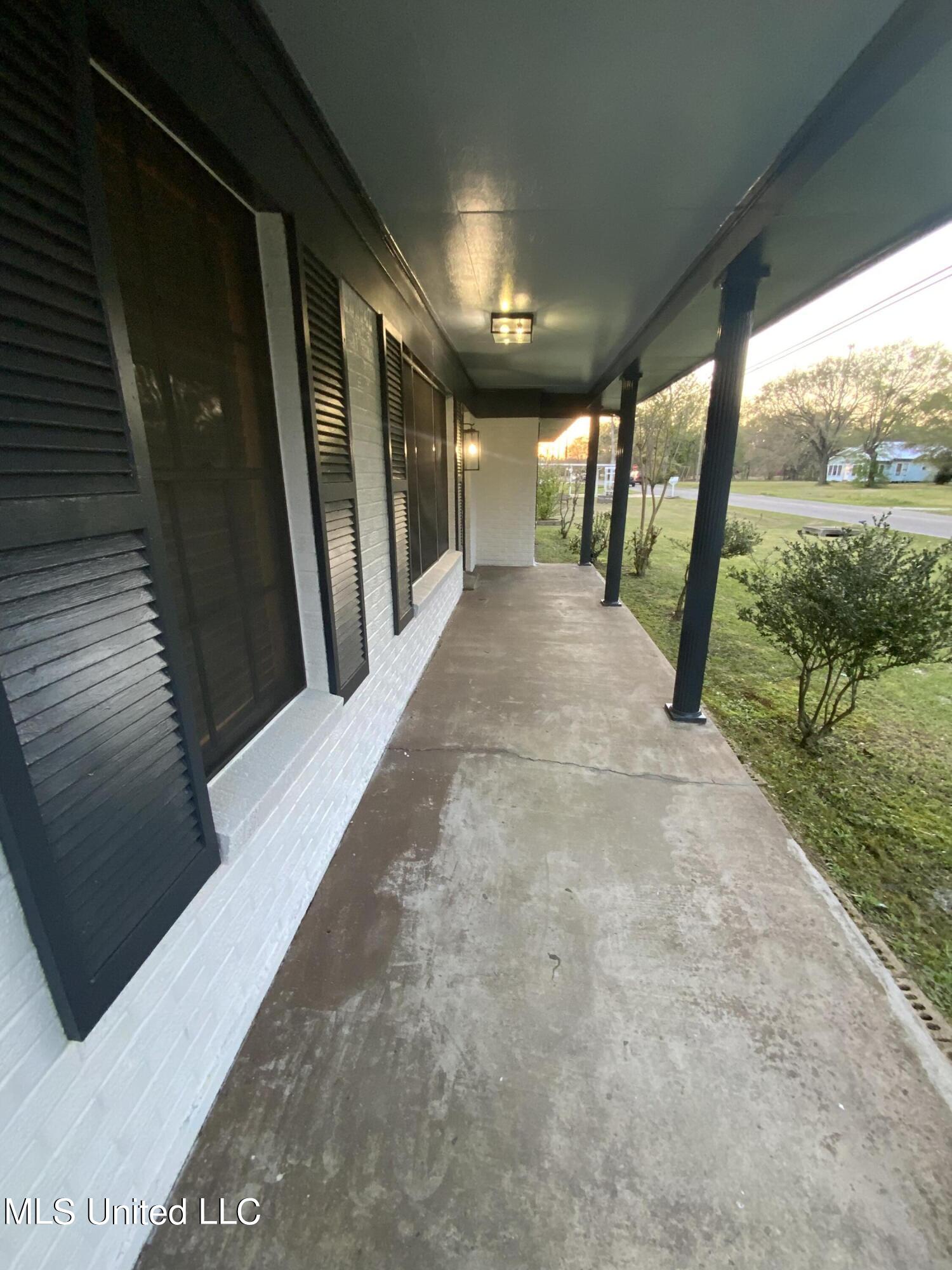 11658 Lorraine Road Gulfport, MS 39503 - Photo 2 of 24 1F489BC0-A40E-484D-9B42-7CD7105CC300
