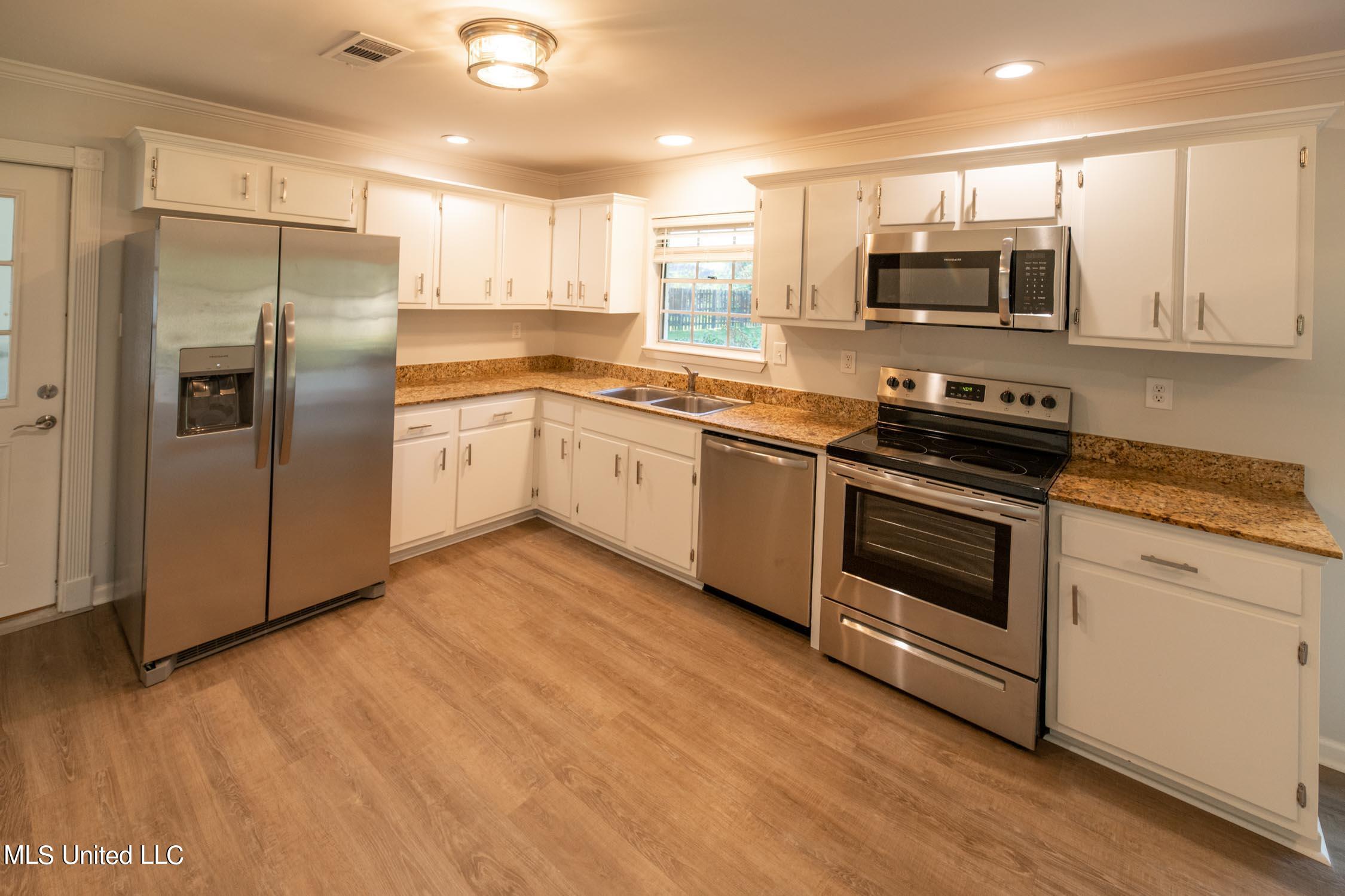 11658 Lorraine Road Gulfport, MS 39503 - Photo 5 of 24 3