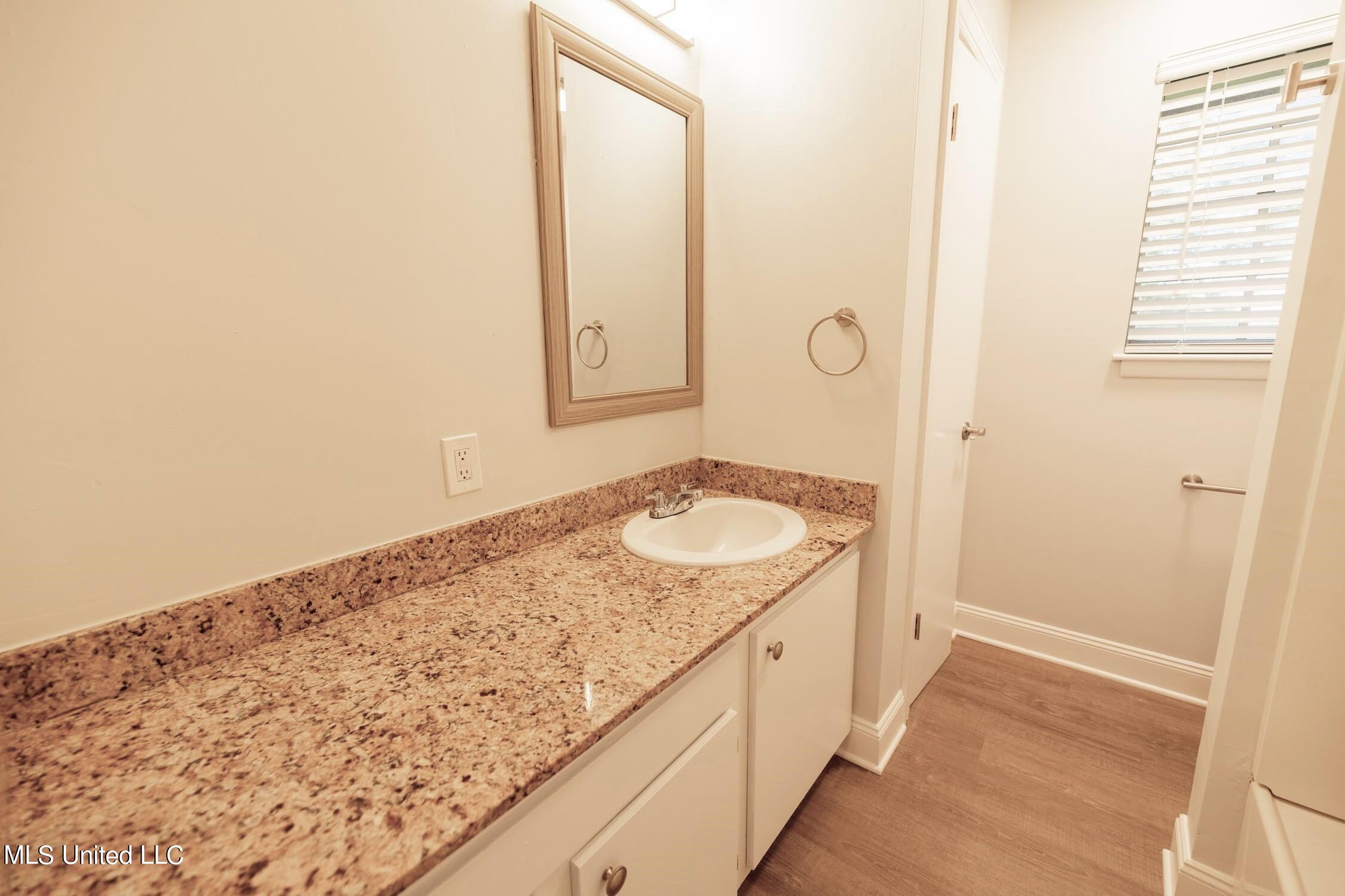 11658 Lorraine Road Gulfport, MS 39503 - Photo 10 of 24 8