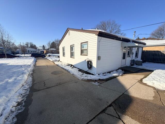 2405 Russet Street Racine, WI 53405 - Photo 4 of 24 image15