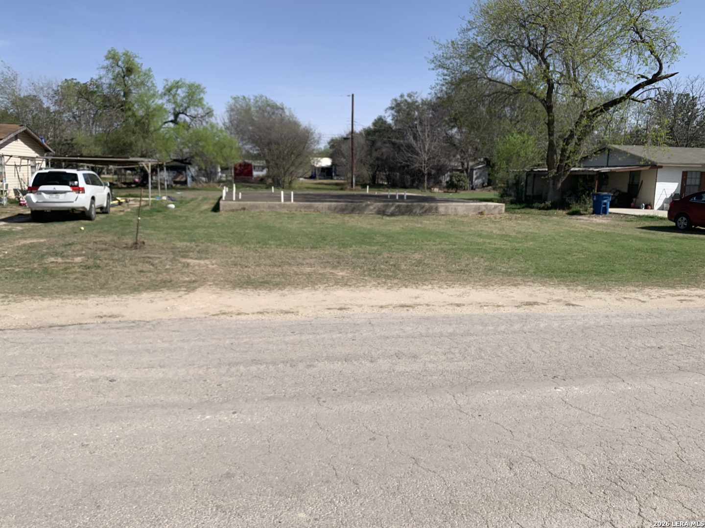 414 Crouch Avenue Devine, TX 78016 - Photo 1 of 4