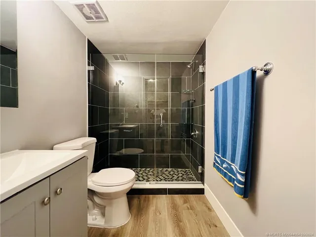 a bathroom with a toilet and a shower
