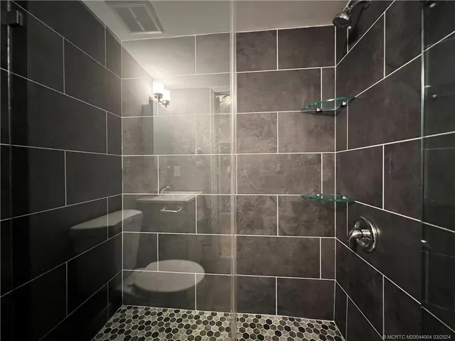 a bathroom with a toilet