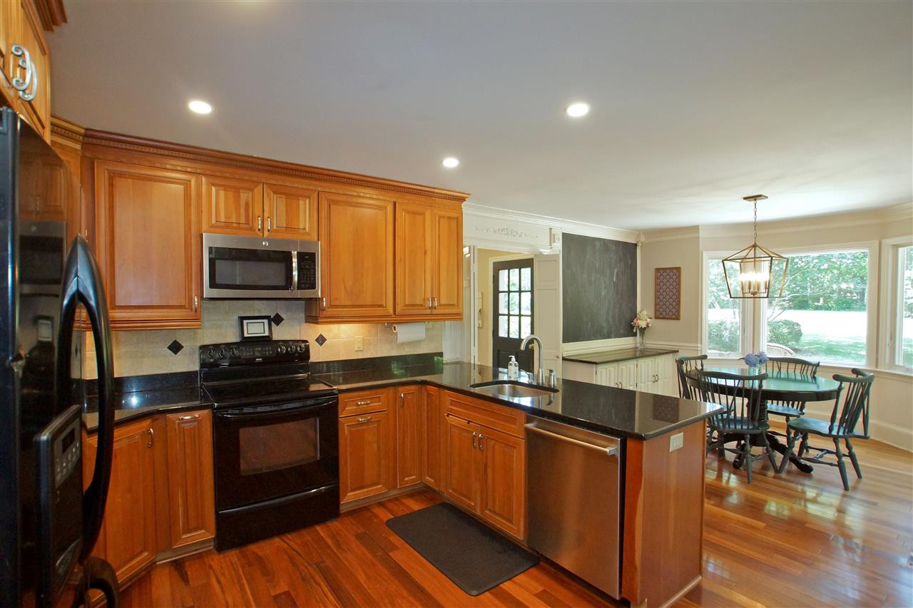8012 Hollander Place Raleigh, NC 27606 - Photo 8 of 25 Photo 8