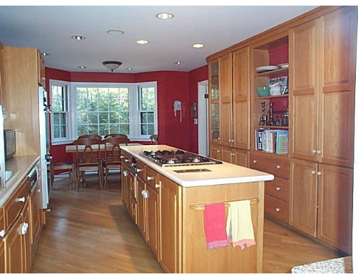 41 West Ridge Drive Sharon, MA 02067 - Photo 3 of 5 Gallery Image 3
