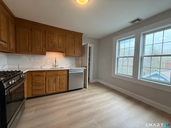 $1,500 | 73 New Street, Naugatuck, CT 06770