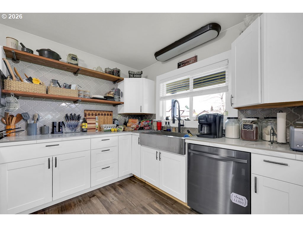 1215 Irving Road Eugene, OR 97404 - Photo 9 of 42