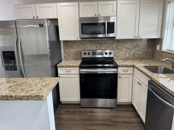 $1,700 | 8325 Sunrise Lakes Boulevard, Unit 103, Sunrise, FL 33322