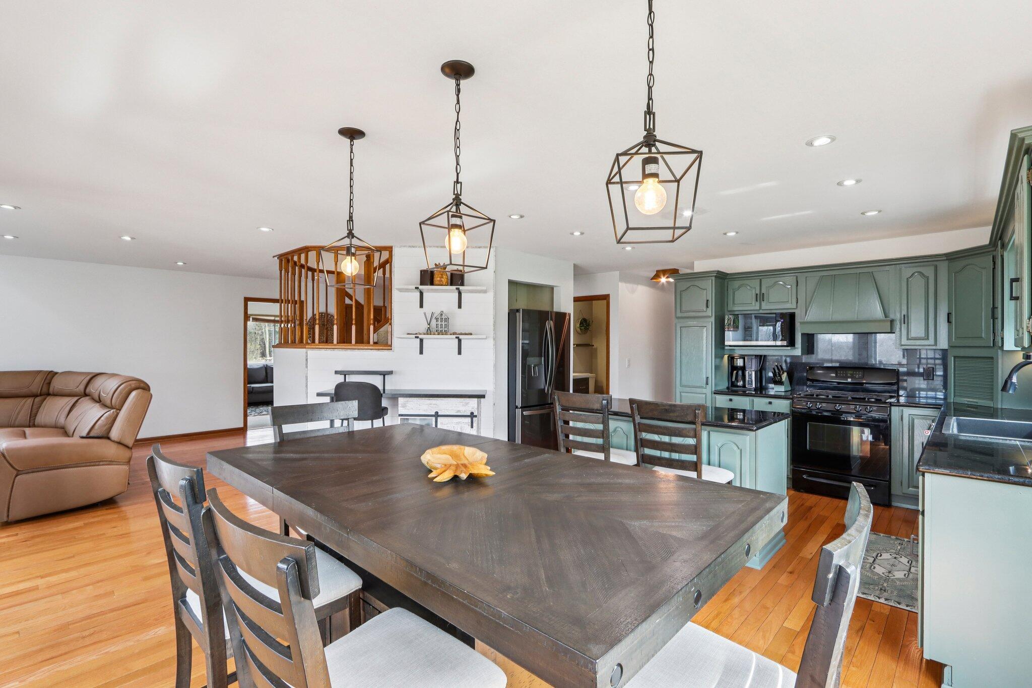 N8863 Jefferson Road Watertown, WI 53094 - Photo 13 of 70 Dinette and kitchen