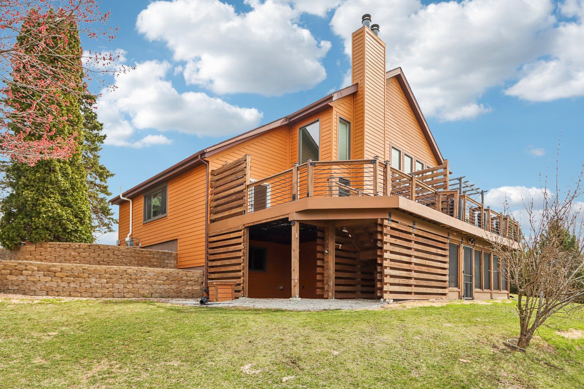 N8863 Jefferson Road Watertown, WI 53094 - Photo 48 of 70 Side & back of home