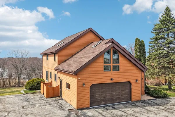 $599,500 | N8863 Jefferson Road, Watertown, WI 53094