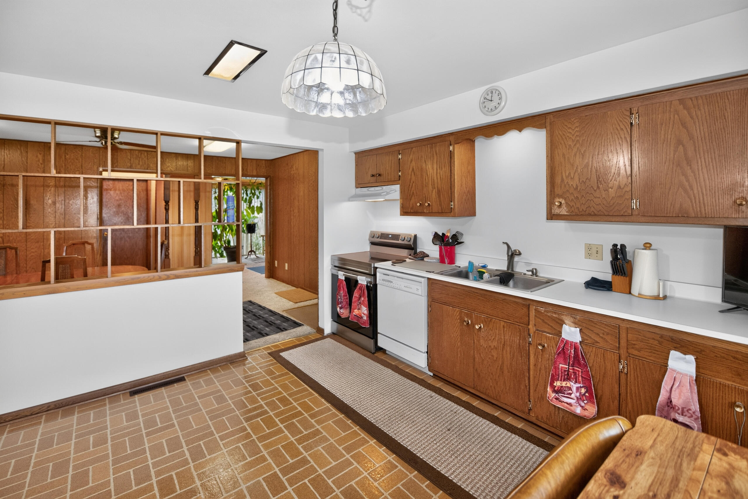 3174 Division Road Jackson, WI 53037 - Photo 16 of 47 Kitchen