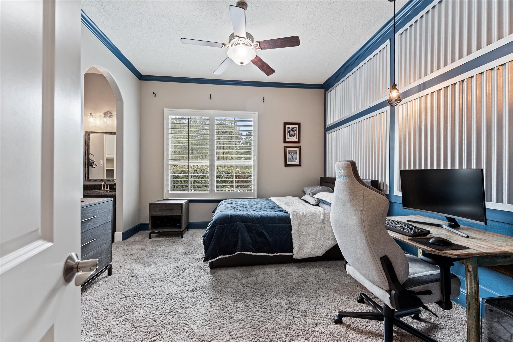 30618 Spring Lake Boulevard Tomball, TX 77375 - Photo 21 of 50 Another secondary bedroom with a large walk-in closet and custom details on the wall.