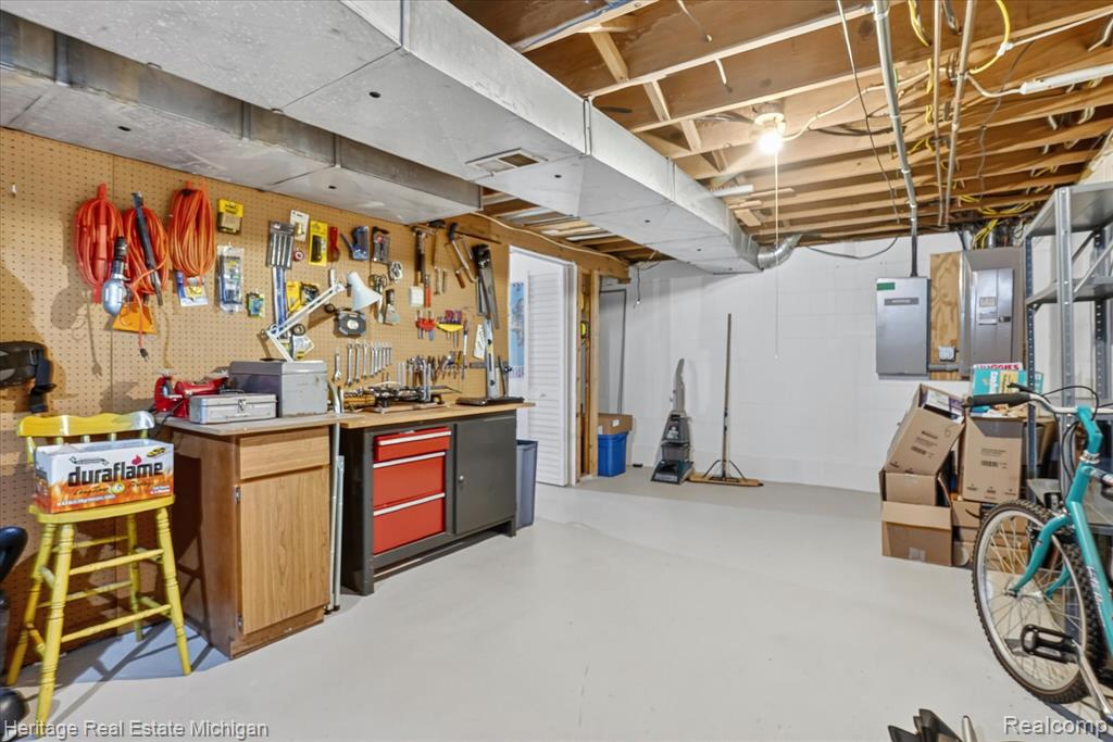 14038 Hogan Road Linden, MI 48451 - Photo 39 of 53