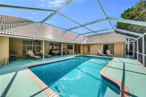 a view of a house with a backyard