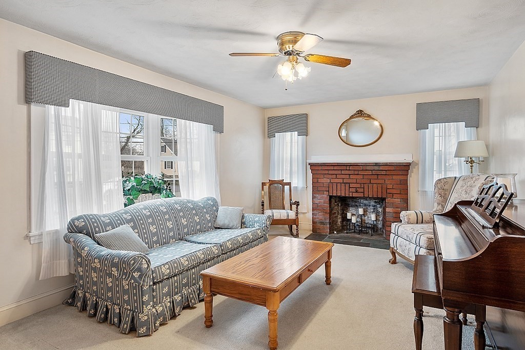 22 Walter Road Danvers, MA 01923 - Photo 4 of 24