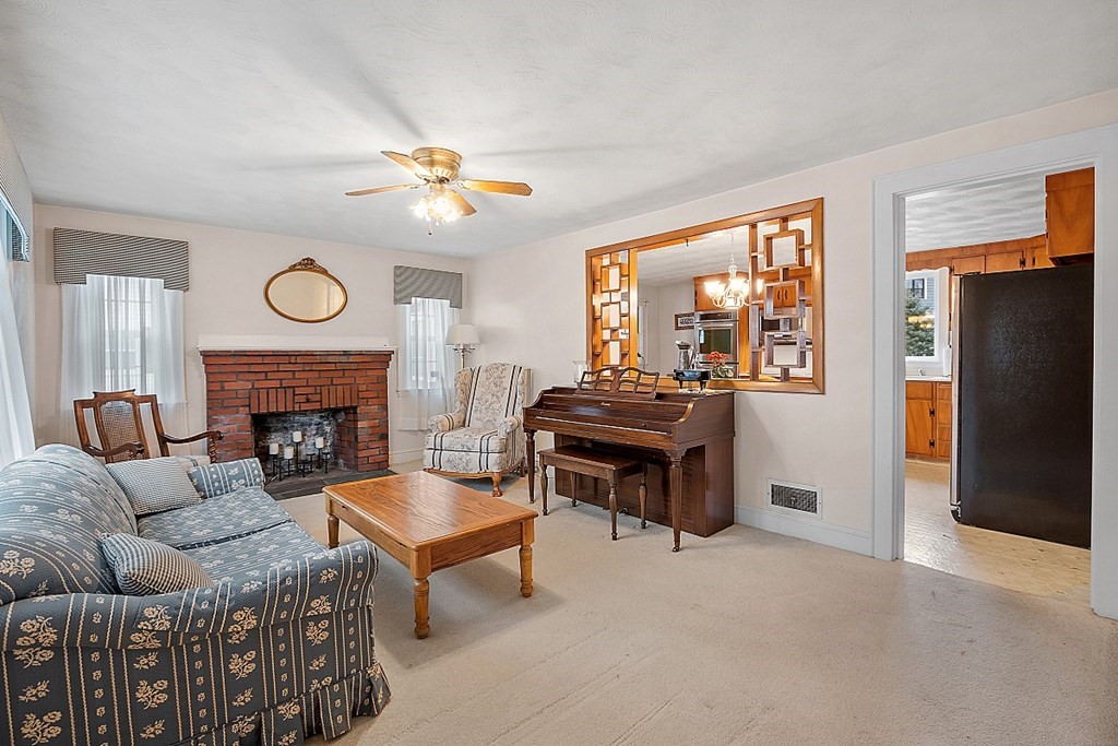 22 Walter Road Danvers, MA 01923 - Photo 5 of 24