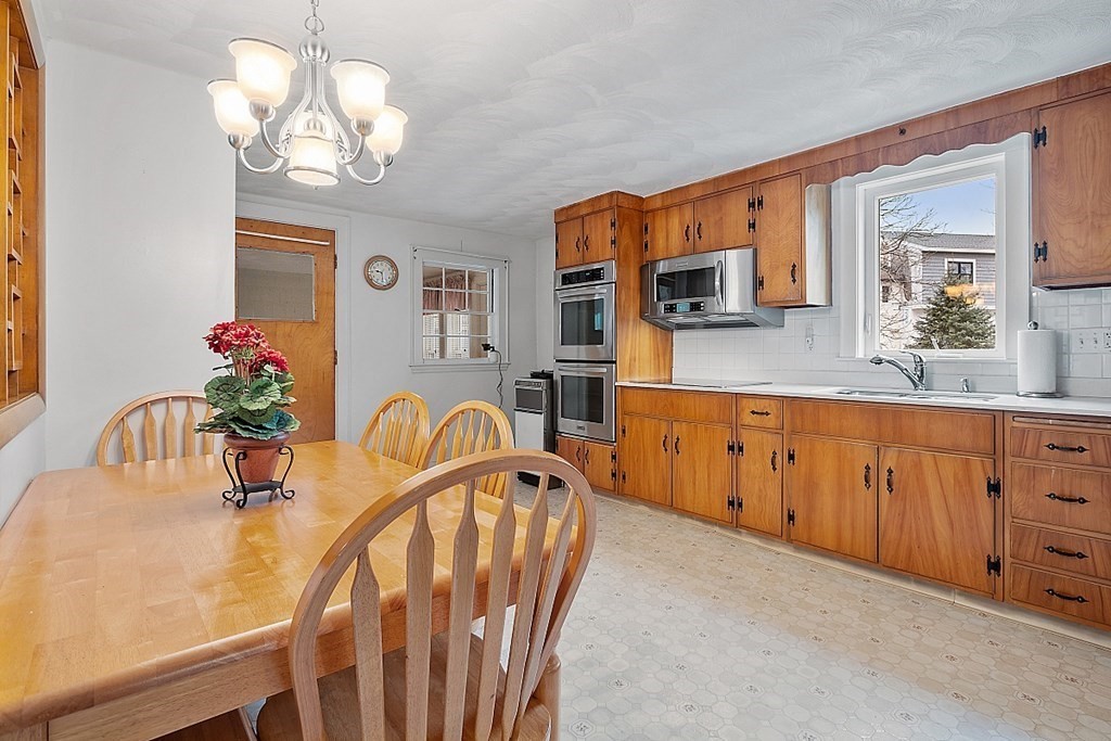 22 Walter Road Danvers, MA 01923 - Photo 7 of 24