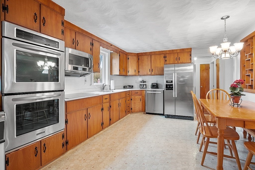 22 Walter Road Danvers, MA 01923 - Photo 8 of 24