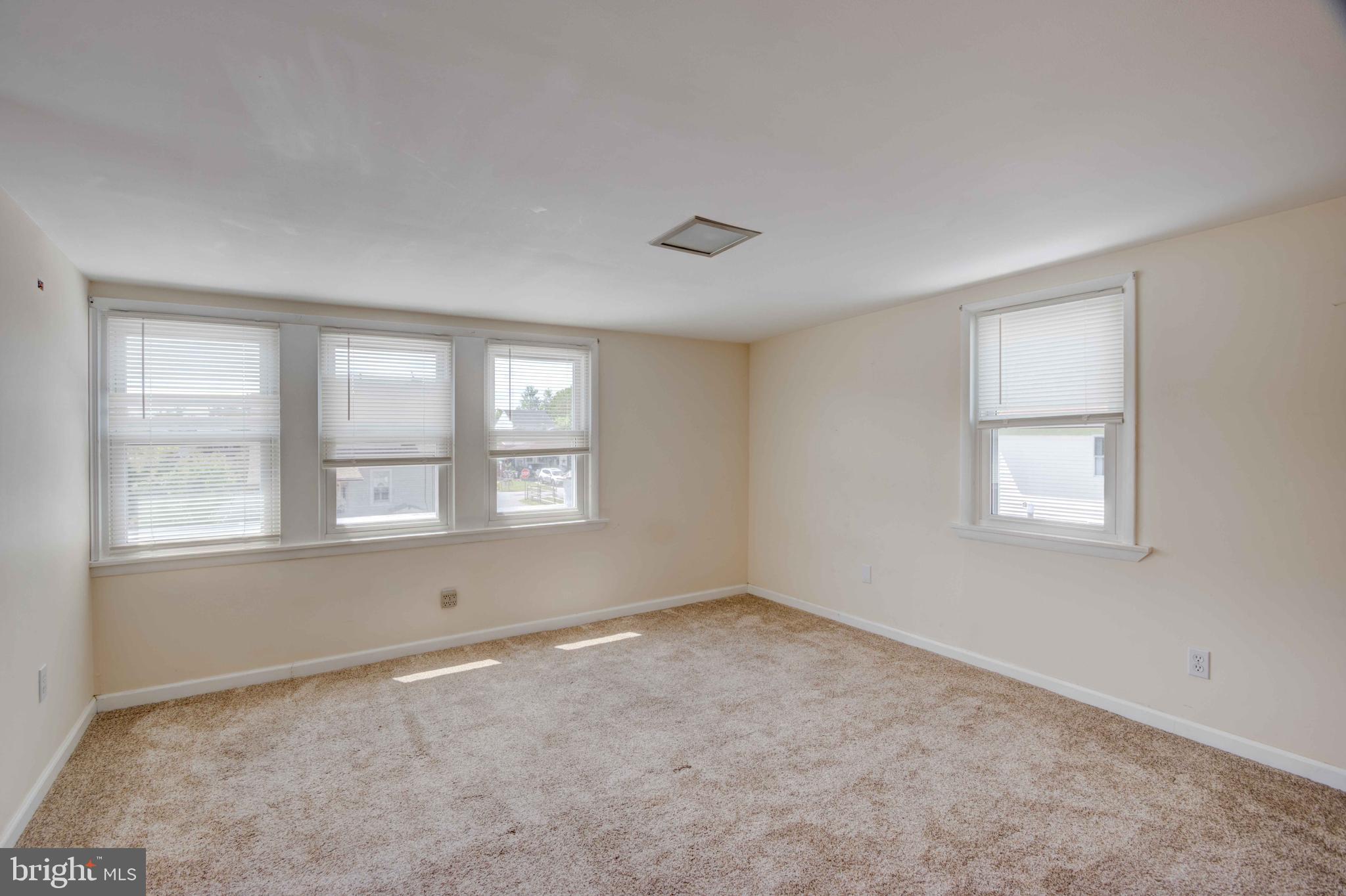 625 Hammonds Lane Baltimore, MD 21225 - Photo 20 of 40 an empty room with a window
