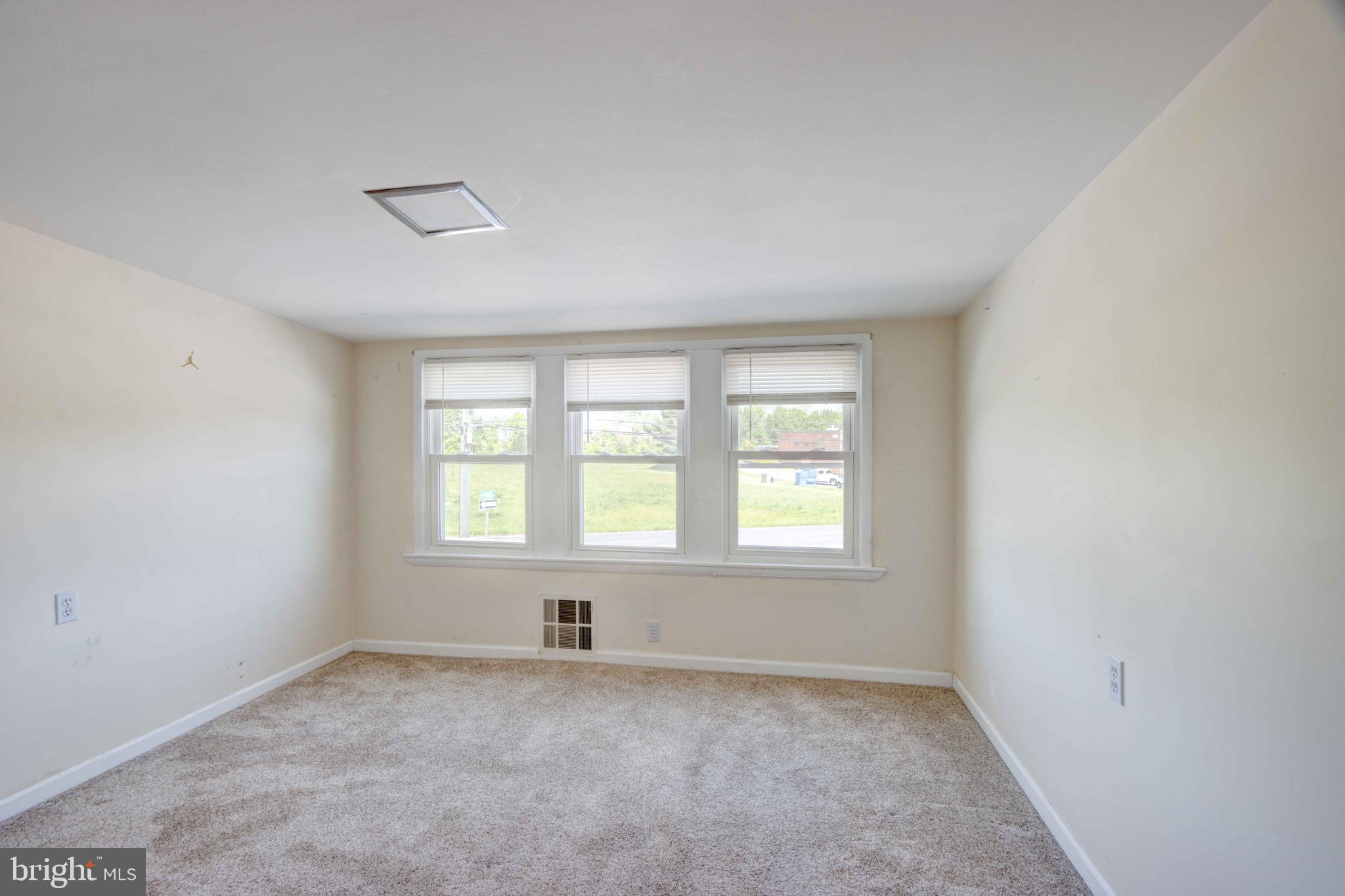 625 Hammonds Lane Baltimore, MD 21225 - Photo 22 of 40 an empty room with a window
